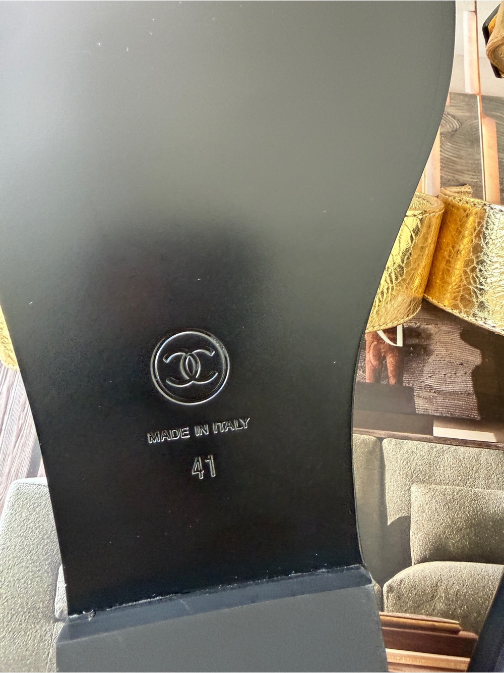 Chanel SS 26 Blazy Gold Crackled Leather CC Logo Slides Flat Mules Sandals 41 - Picture 16 of 17